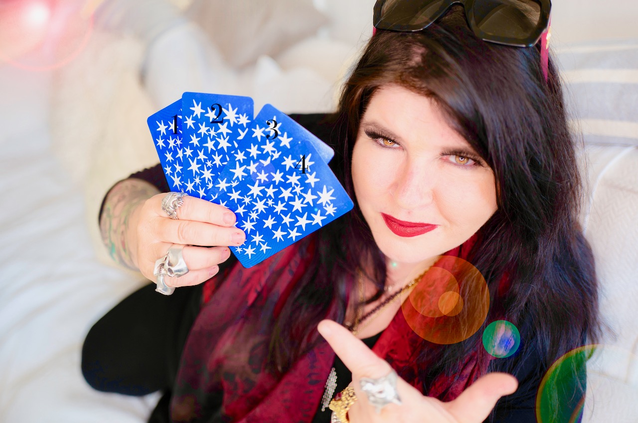 Free Tarot Card Reading Online Michele Knight What Energy Surrounds You? Free Tarot Reading - Michele Knight